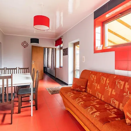 Деревянный коттедж Letniskowe Bursztynek Грзибово