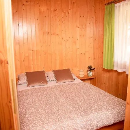 Letniskowe Bursztynek Деревянный коттедж *