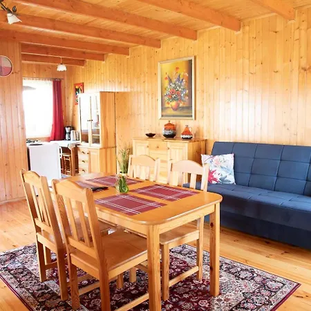 Letniskowe Bursztynek Деревянный коттедж