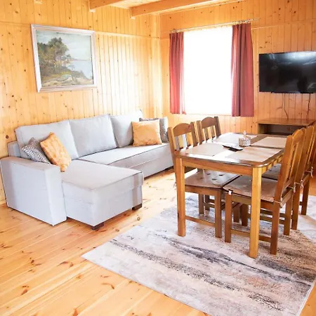 Letniskowe Bursztynek Деревянный коттедж