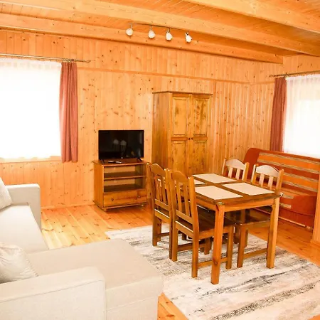 Letniskowe Bursztynek Деревянный коттедж