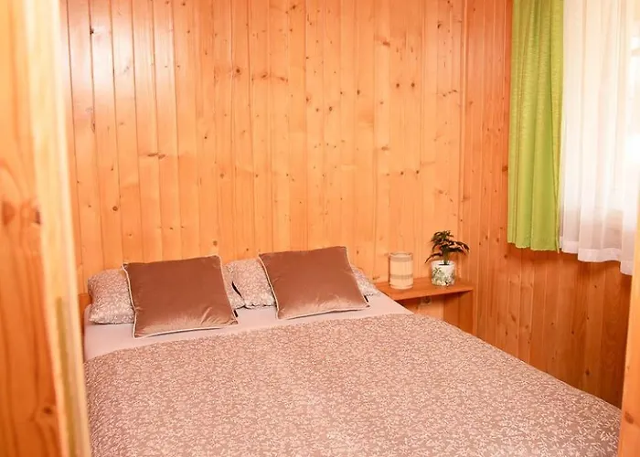 Letniskowe Bursztynek Lodge *