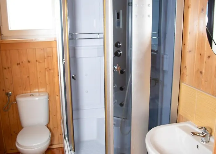 Letniskowe Bursztynek Lodge *