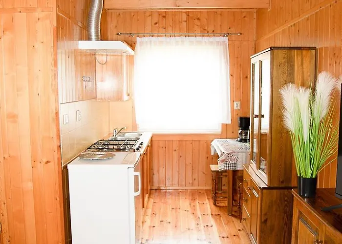 Letniskowe Bursztynek Lodge *